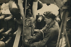My father (centre with cap) fitting the jack to the anchor rods during the process of releasing the cables for the purpose of joining the arch.